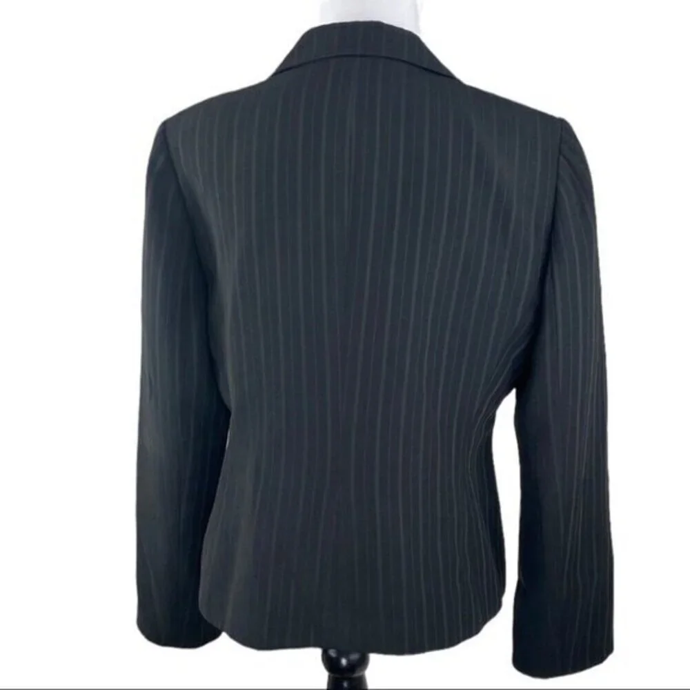 Tahari Arthur Levine Women Petite 10P Black‎ Pinstripe Two Button Blazer Jacket